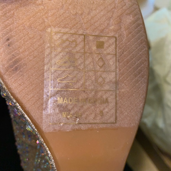 sparkling gold heels - Picture 2 of 2